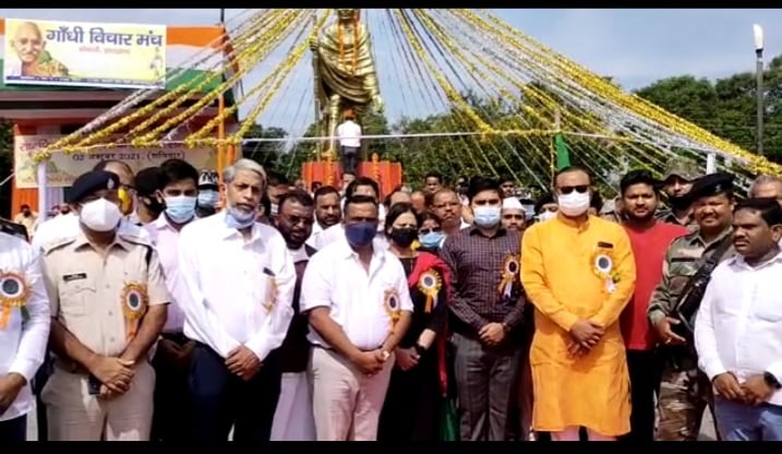 विचारों में आज भी जीवित हैं बापू  : स्वास्थ्य मंत्री