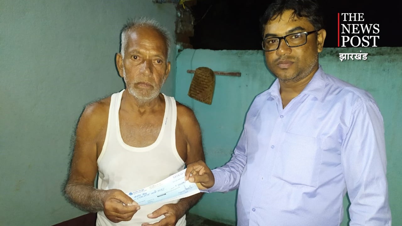 सनकी आशिक की क्रूरता के शिकार युवती के इलाज के लिए प्रशासन ने दिये एक लाख रुपये