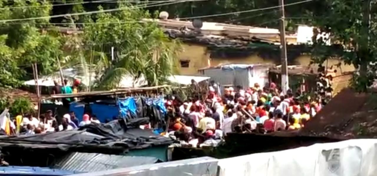 सिंदरी के बवाल में तीन थानेदार हुए घायल, जानिए कैसे घटी घटना