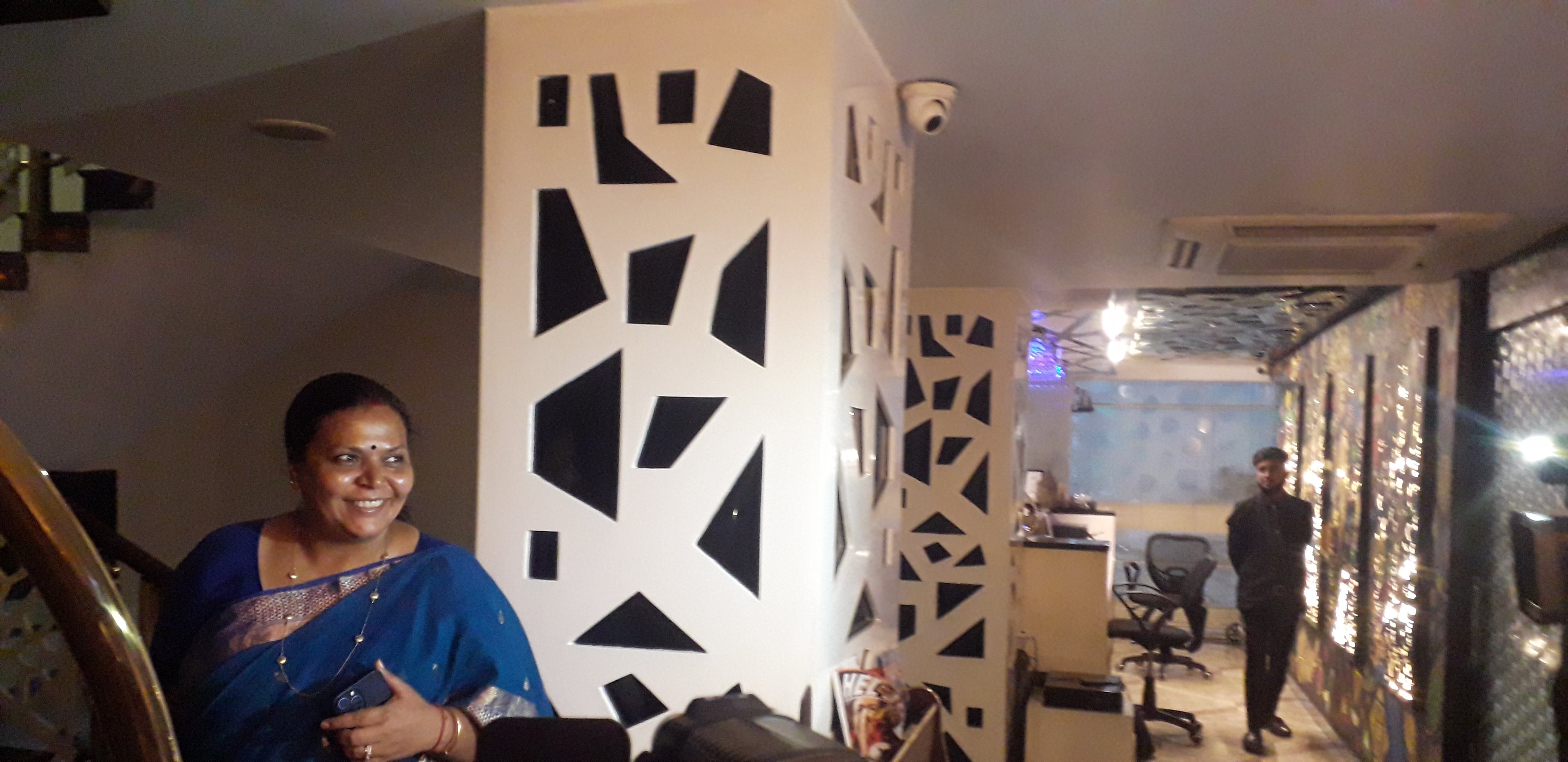 रात में चढ़ा सियासी पारा, कांग्रेस विधायकों की शुरू हुई आपात बैठक