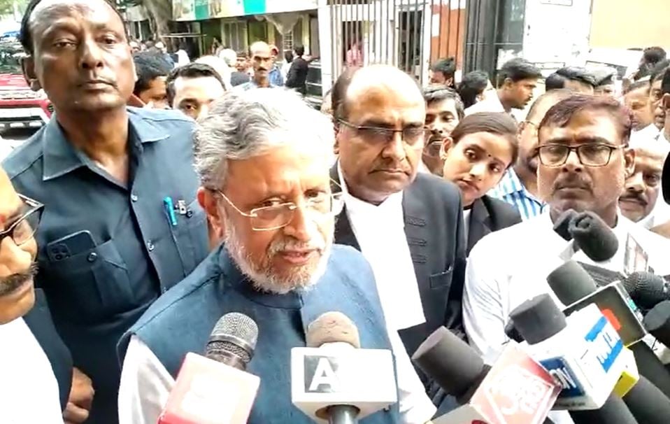 राहुल गांधी के खिलाफ मानहानि केस में गवाही देने एमएलए-एमपी कोर्ट पहुंचे राज्यसभा सांसद सुशील मोदी