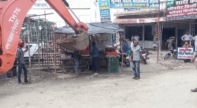 हुसैनाबाद नगर पंचायत को साफ और सुंदर बनाने के लिए चला अतिक्रमण हटाओ अभियान