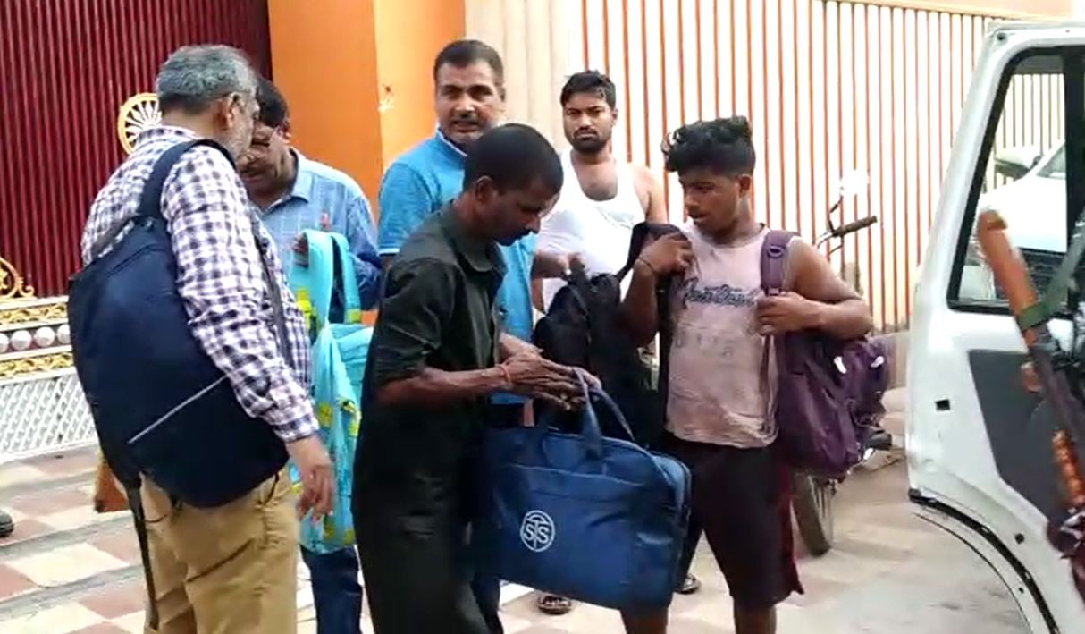 भागलपुर: गुंडा बैंक को लेकर 25 जगहों पर इनकम टैक्स की छापेमारी, पूर्व डिप्टी मेयर के घर से करोड़ों के कागजात बरामद