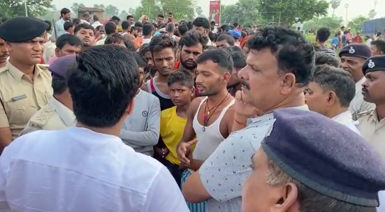 भूमि विवाद में फायरिंग, मौके पर दंपति की मौत, 3 लोग घायल