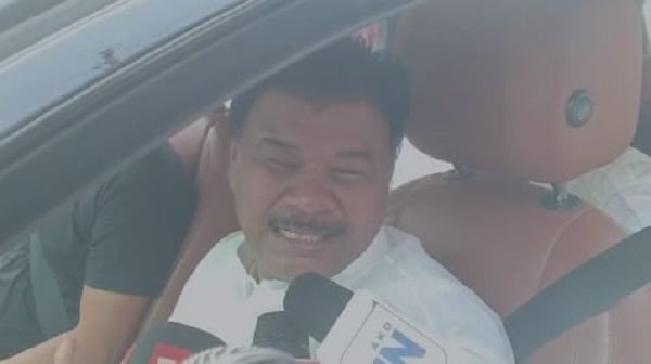 Resort Politics in Jharkhand : बस में बैठने लगे सभी विधायक,  बंधु तिर्की बोले- चार दिन के लिए बंगाल, बिहार या छतीसगढ़ जायेंगे विधायक