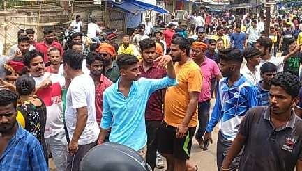 BREAKING :   अंकिता की मौत के विरोध में दुमका में बाजार बंद, आरोपी को फांसी की सजा देने की मांग को लेकर स्थानीय लोगों का विरोध प्रदर्शन