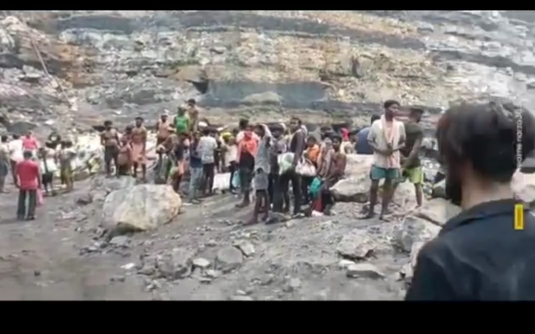 पुलिस के सामने ही चींटी-माटा की तरह अवैध मुहानों से निकल रहे थे कोयला चोर , जानिए कहां का है मामला