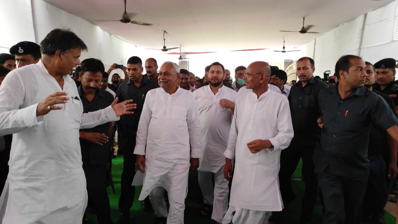 पूर्व मंत्री भोला राय के परिजनों से मिलने पहुंचे सीएम नीतीश, परिवार को दिया सांत्वना