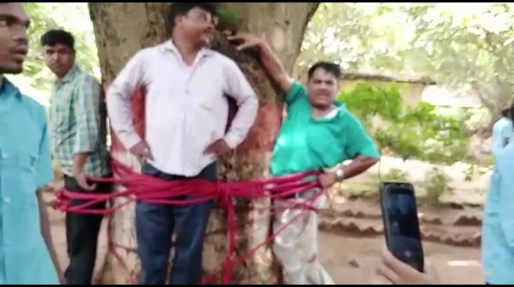 फेल होने से नाराज आदिवासी छात्रों ने शिक्षकों के साथ कैसा किया सलूक, पढ़िए पूरी खबर