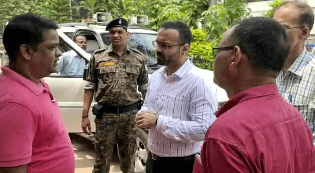 लोहरदगा अंचलाधिकारी अरुण तिर्की की मौत पर गुमला में शोक, डीसी ने बताया एक दुर्भग्यपूर्ण घटना