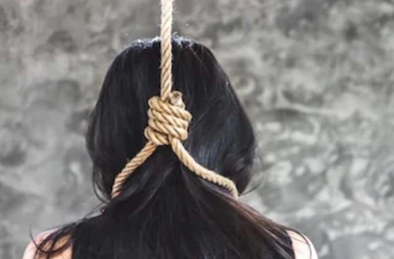 पेड़ से लटकता अज्ञात नाबालिग लड़की का शव  बरामद, पुलिस जांच में जुटी