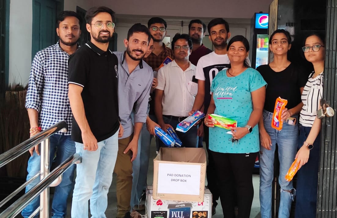 IIT (ISM) के नवोदित टेक्नोक्रेटो ने घूम  घूम कर दिया सफाई का सन्देश