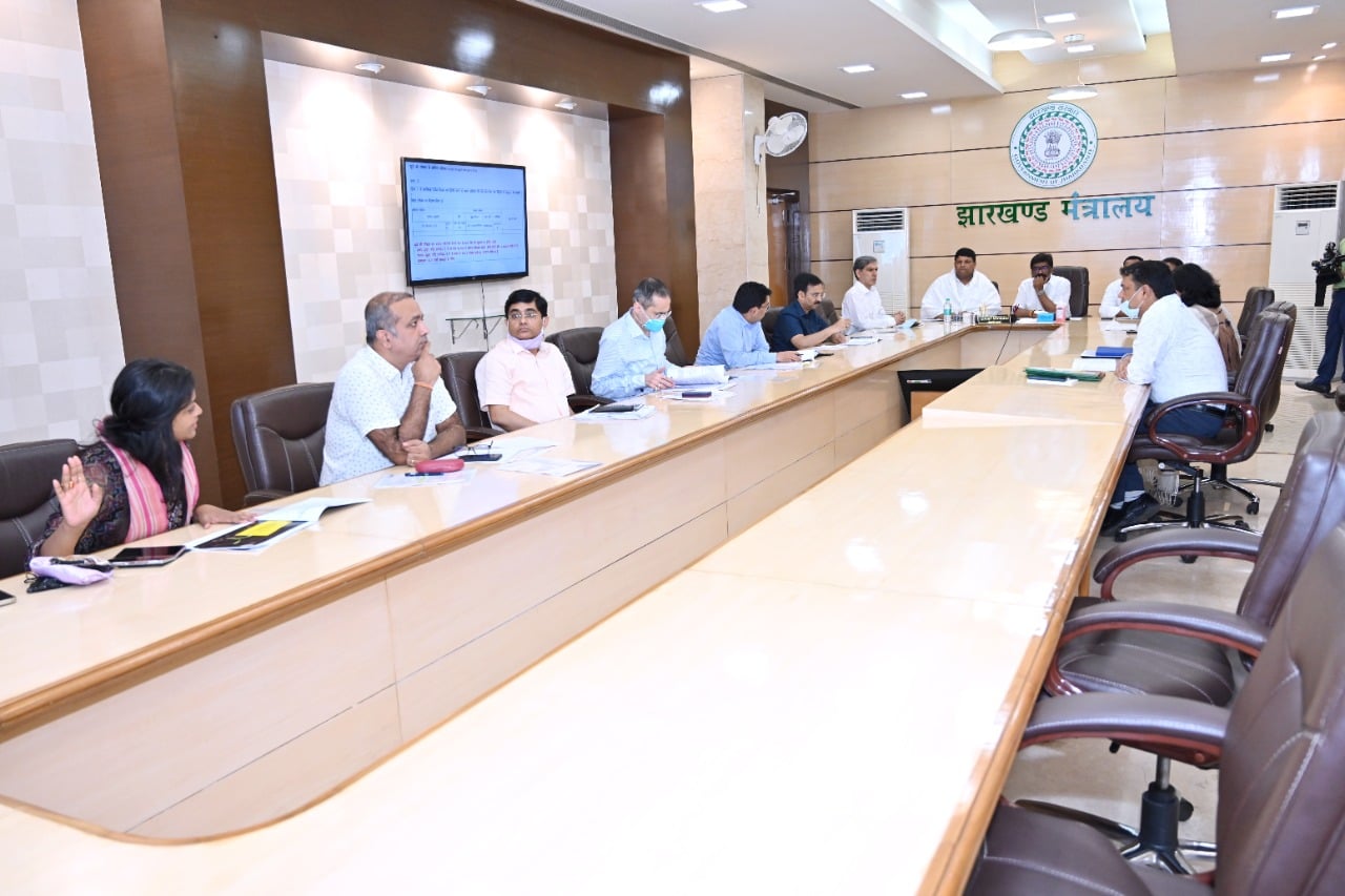 CM  हेमन्त सोरेन ने संताल परगना और पलामू में सूखे को लेकर उच्च स्तरीय समीक्षा बैठक की, अधिकारियों को दिए कई निर्देश