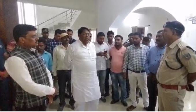 पार्टी को बचाने के लिए विधायकों को रायपुर किया गया शिफ्ट : रामेश्वर उरांव