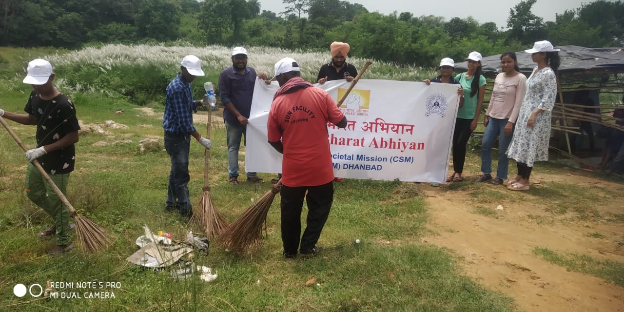टेक्नोक्रेटों ने जब धनबाद में थामा हाथों में झाड़ू और टोकड़ी