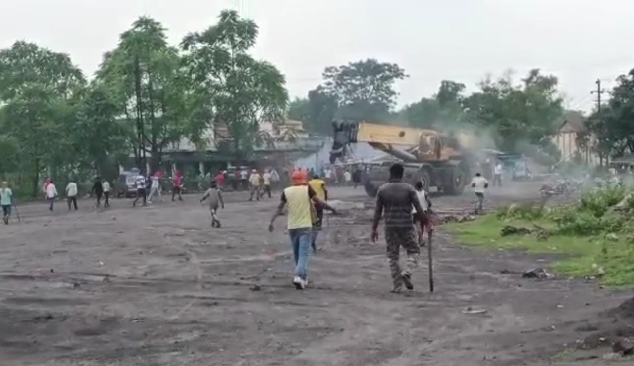 बरोरा के मुराईडीह कोल डंप  पर चलीं लाठियां, बरसी गोलियां, क्या है पूरा मामला जानिए