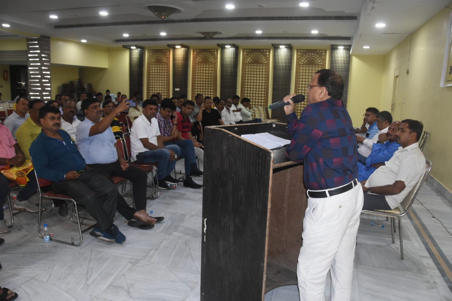टूटा धनबाद के कारोबारियों का धैर्य, लगातार अपराध के खिलाफ करेंगे आंदोलन, मांग रहे सुरक्षा की गारंटी