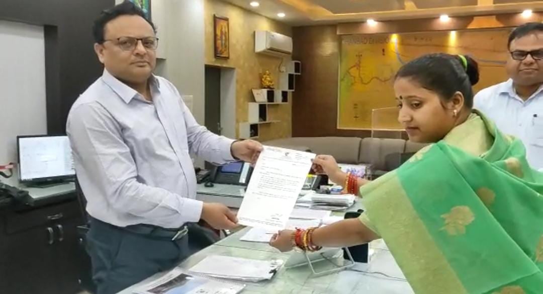 भाजपा नेत्री मिली डीआरएम से, क्या रखी मांग -आप भी जानिए