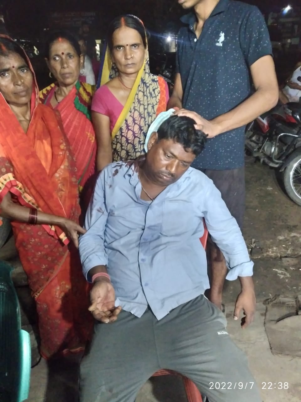 बीस साल पहले दोनों परिवार ने अपने-अपने परिजन खोये, फिर बुधवार को भिड़ गए-  जानिये क्या है मामला