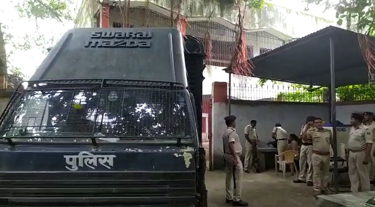 बाढ़ कोर्ट में हाजत से तीन अपराधी फरार, पुलिस कर रही छापेमारी