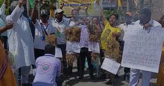 आदिवासी बेटियों के साथ दरिंदगी के विरोध में आदिवासी संगठन उतरा सड़क पर