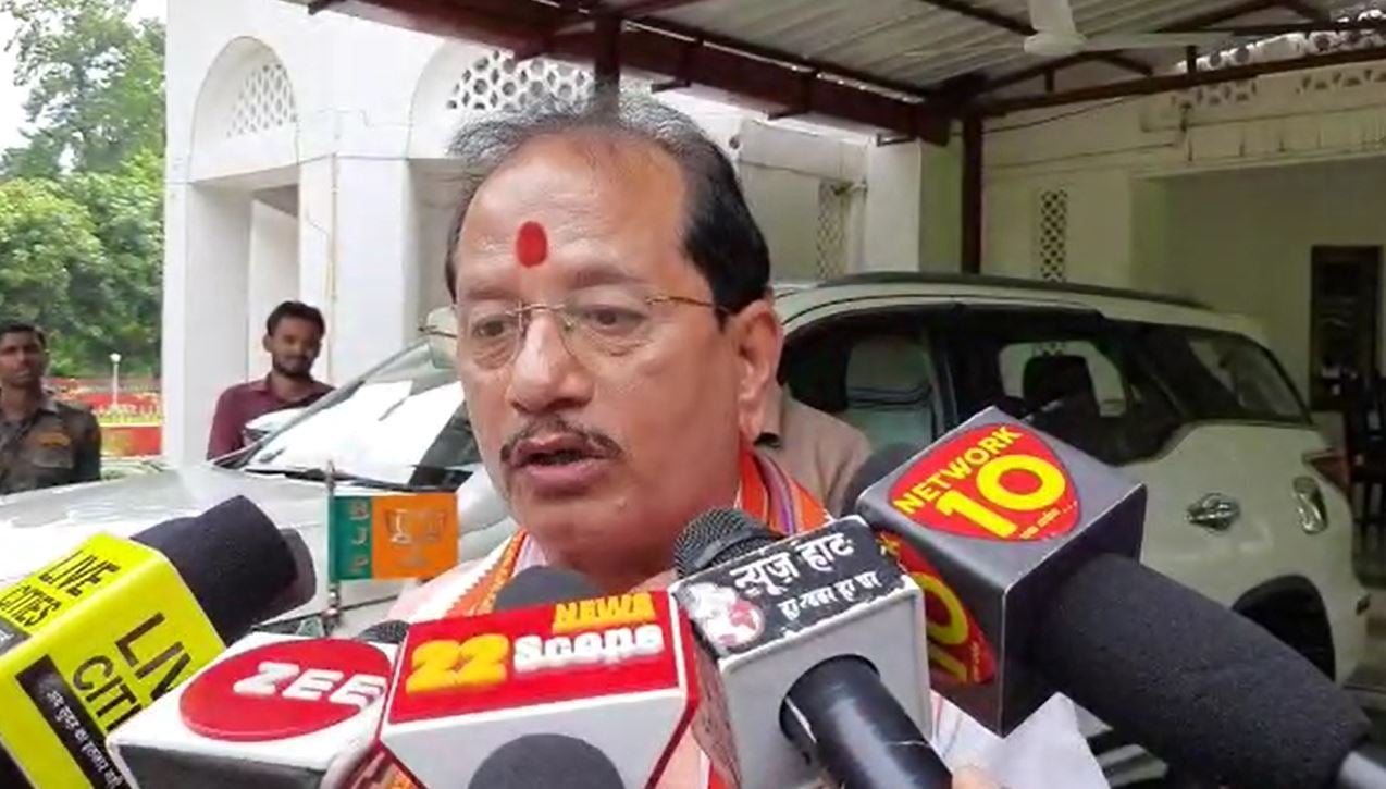 भाजपा का आरोप : नीतीश सरकार को रिमोट से चला रहे हैं लालू यादव, दोनों मिल कर बिहारियों को बना रहे बेवकूफ