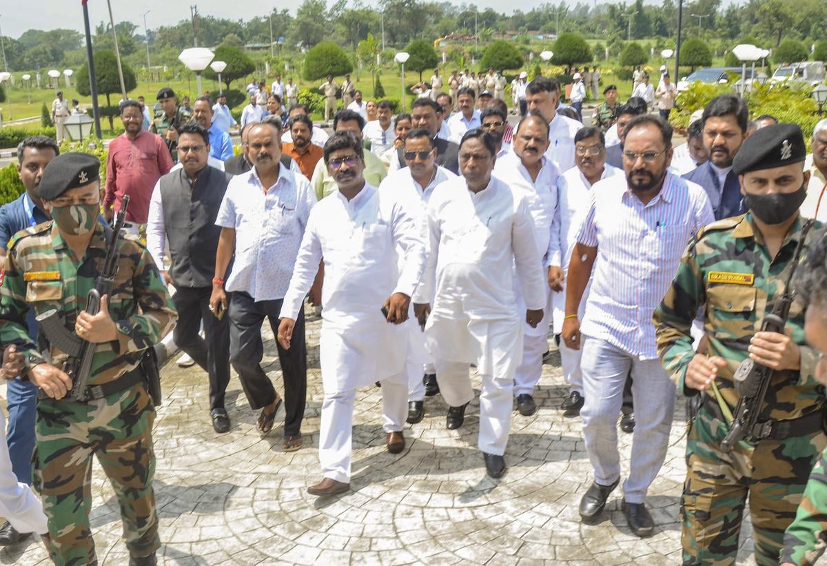 क्या UPA की रणनीति के आगे कमजोर पड़ गया ऑपरेशन लोटस!