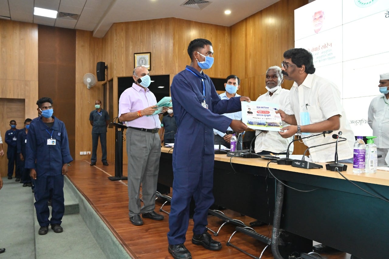 238  छात्रों  को नौकरी का तोहफा,  स्व रोजगार के लिए  25 लाख रुपए तक का  ऋण देगी सरकार