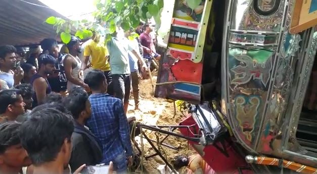 मोतिहारी में दर्दनाक एक्सीडेंट, टेम्पो और ट्रक में भिड़ंत, 5 लोगों की मौत