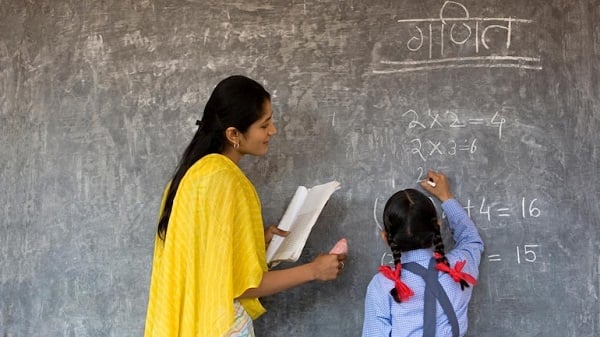 पारा शिक्षकों को दुकानदारों ने सामान देना बंद क्यों कर दिया, जानिए पूरा मामला