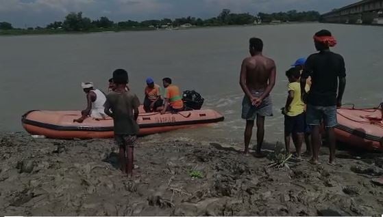 पुलिस के भय से शराब तस्कर ने नदी में लगाई छलांग, लापता