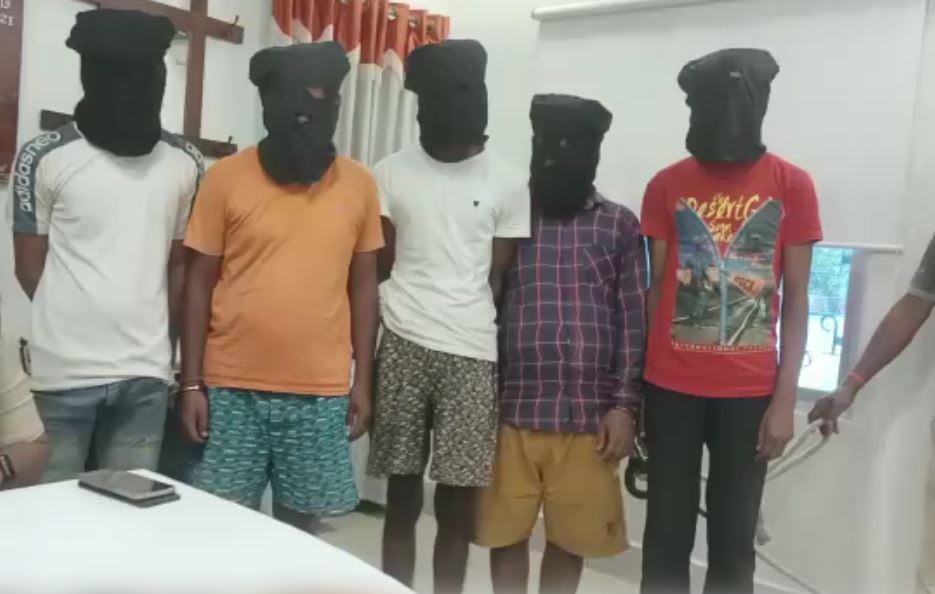 सीतामढ़ी में मुंगेर के हथियार सप्लायर सहित पांच गिरफ्तार, 5 पिस्टल के साथ कई सामान बरामद