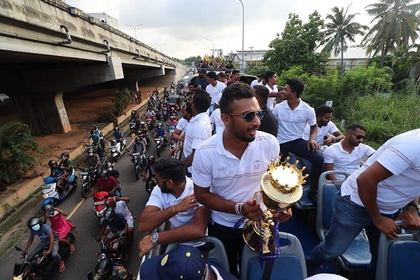 Sri Lanka Win Asia Cup : श्रीलंका में क्रिकेटर्स का जोरदार स्वागत, देखें जश्न की शानदार PHOTOS