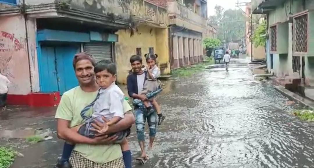 बारिश ने नगर निगम की खोली पोल,  नाली का गंदा पानी बहने से बिमारी फैलने का खतरा