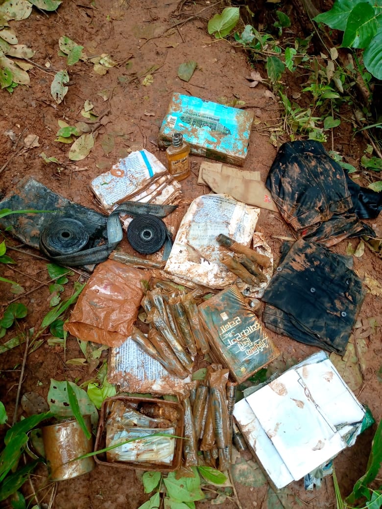 सर्च ऑपरेशन के दौरान जमीन में गड़ा मिला नक्‍सलियों का बॉक्‍स, जानिए क्या था सामान