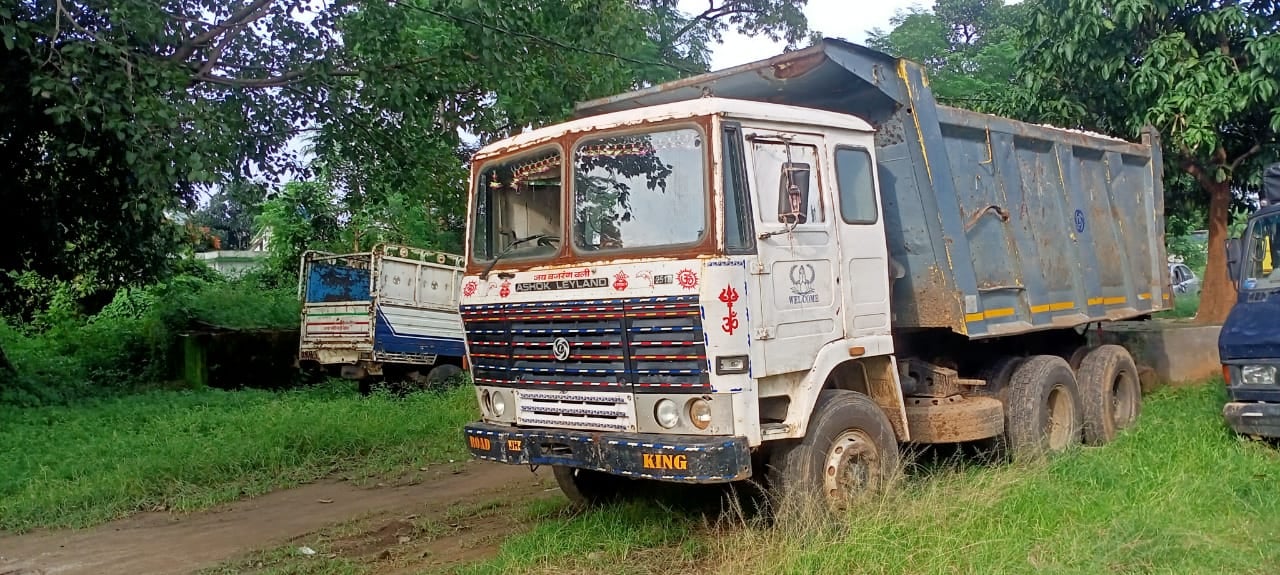 अवैध माइनिंग के विरुद्ध सिमडेगा पुलिस की छापेमारी, जानिये एक जब्त वाहन से क्या मिला