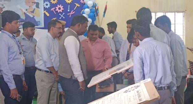 World Engineers Day:  गुमला पॉलिटेक्निक कॉलेज में हुआ भव्य कार्यक्रम का आयोजन, डीसी और डीएफओ भी रहे मौजूद