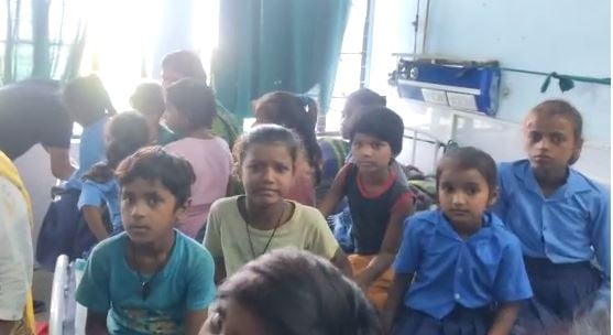 मध्याह्न भोजन में छिपकली, सौ से ज्यादा बच्चे बीमार