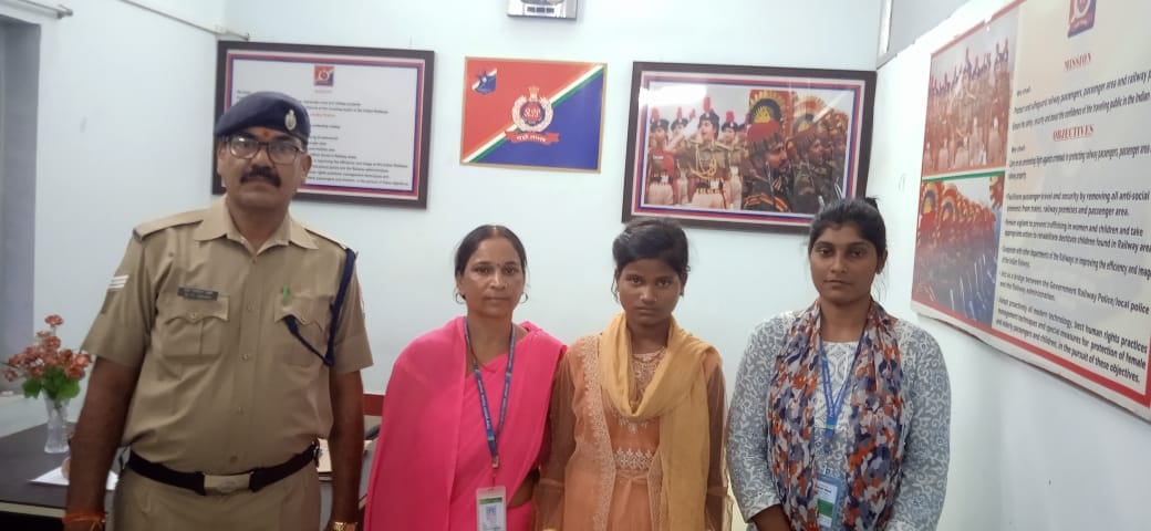 मुफ़्त भोजन का लालच देकर बच्चियों का कराया जा रहा धर्मांतरण, 8 आदिवासी लड़कियों की हुई रेस्क्यू