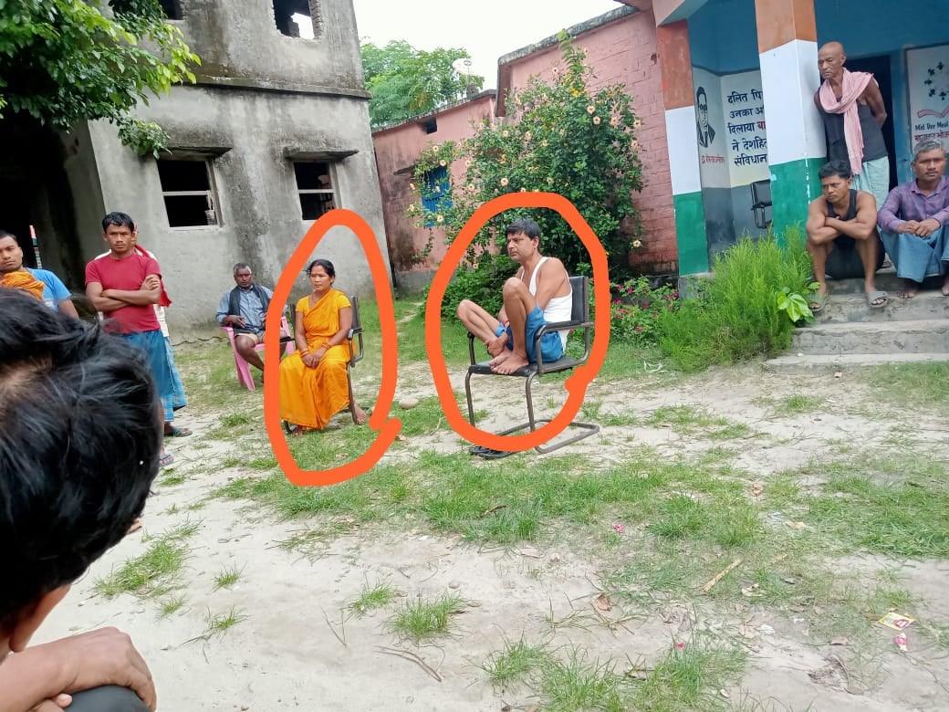 आधी रात को रसोइया के साथ आपत्तिजनक स्थिति में पकड़ाया शिक्षक, जानिए फिर क्या हुआ