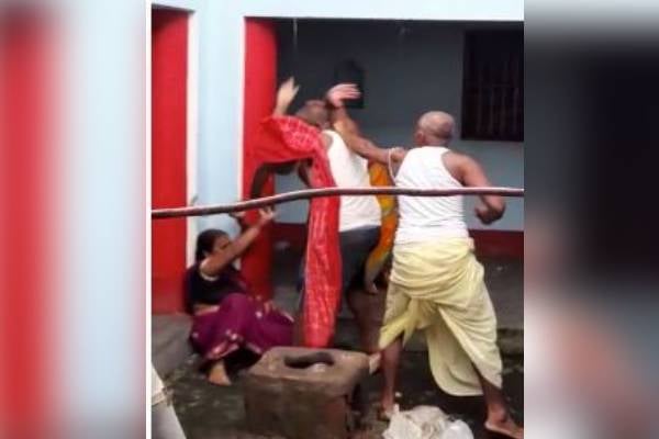 पत्नी के साथ मिलकर मां-बाप की ही कर दी पिटाई, जानिए क्या है मामला
