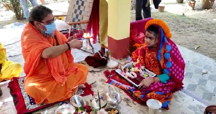 देवघर के इस आश्रम में  नवरात्र के पहले दिन से ही होता है माता का दर्शन