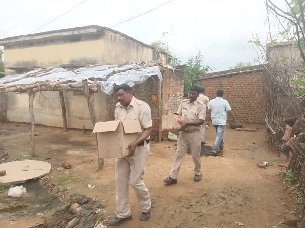 चतरा में 300 पेटी विदेशी शराब के साथ क्या लगा उत्पाद टीम के हाथ, जानिए