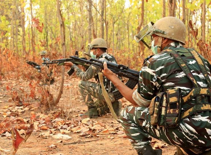 सुरक्षाबलों और नक्सलियों के बीच भीषण मुठभेड़ एक जवान को लगी गोली, इलाज के लिए लाया जा रहा रांची