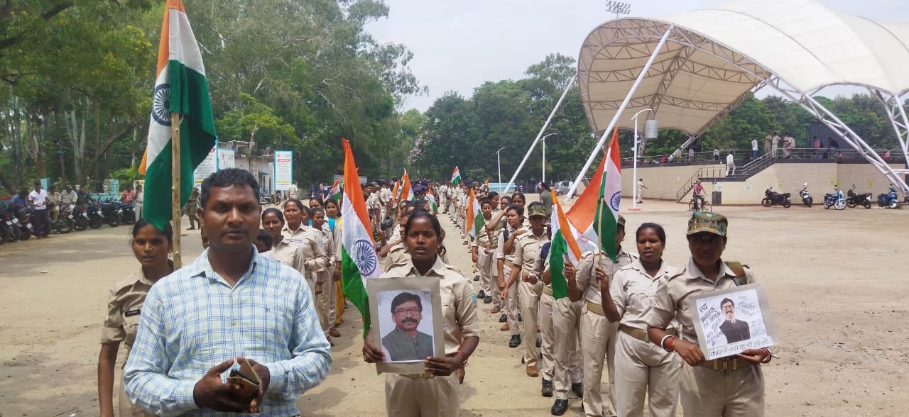 दो हज़ार होम गार्ड के जवान पहुंचे रांची, CM से मिलकर रखेंगे अपनी मांग
