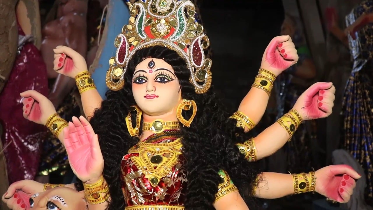 कोयलांचल में मां दुर्गा की प्रतिमा को अंतिम रूप देने में जुटे कलाकार,बाजार में दिख रहा उत्साह