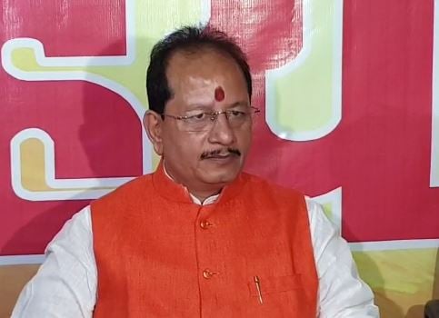 सीएम के जनता दरबार में गिने-चुने लोगों को मिलती है एंट्री, जानिए विजय सिन्हा ने और क्या-क्या लगाए आरोप