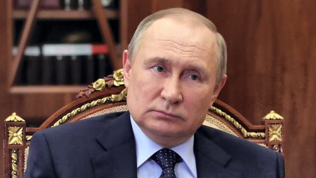 यूक्रेन में जनमत संग्रह कराने से पहले रूस ने तीन लाख सैनिकों की तैनाती का दिया आदेश, जानिए क्या है मामला