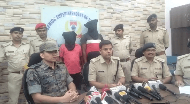 JAMSHEDPUR: शहर में हथियारों की खरीद बिक्री करते दो अपराधी गिरफ्तार, चार देसी कट्टा और 9 जिंदा कारतूस बरामद