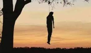 पेड़ से लटका मिला युवक का शव, जांच में जुटी पुलिस